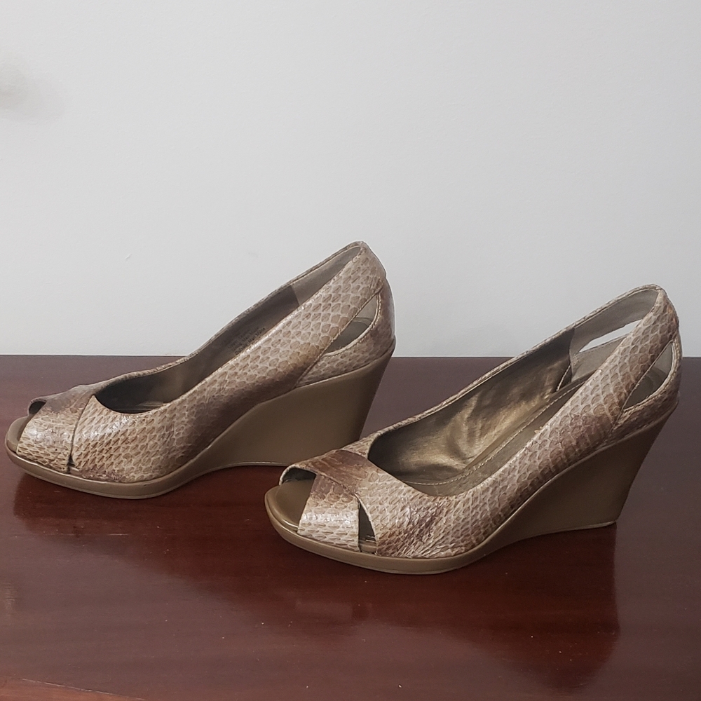 Kenneth Cole Reaction Womens Bieg Karma Knock Leather Wedge Pump Heels Size 6M